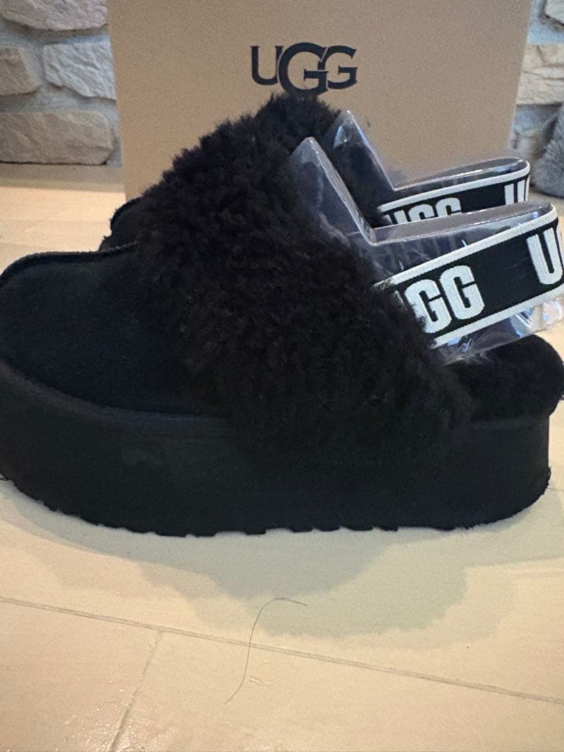 UGG 黒 プラットフォームサンダル　サイズ7