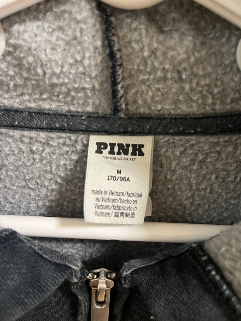 ⚠*ミ様 ヴィクトリアシークレット　PINK パーカー　ツウィ着用