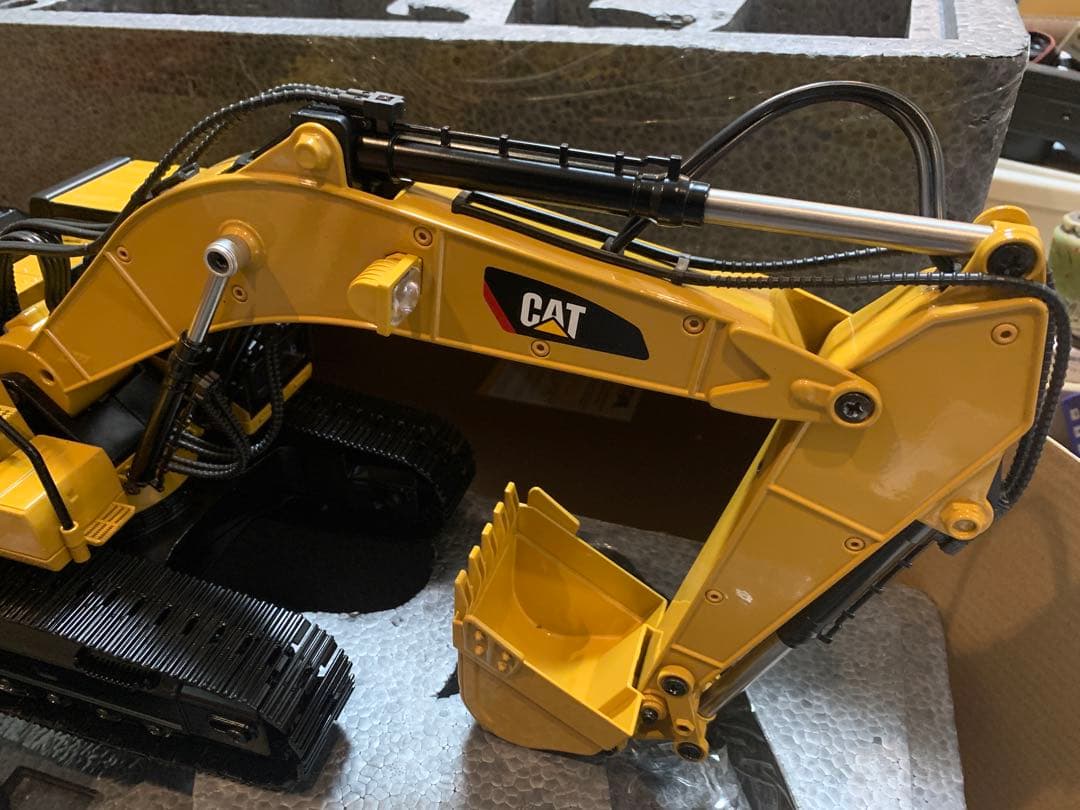 新品未使用1/20 CAT CATERPILLAR 330D L RADIO