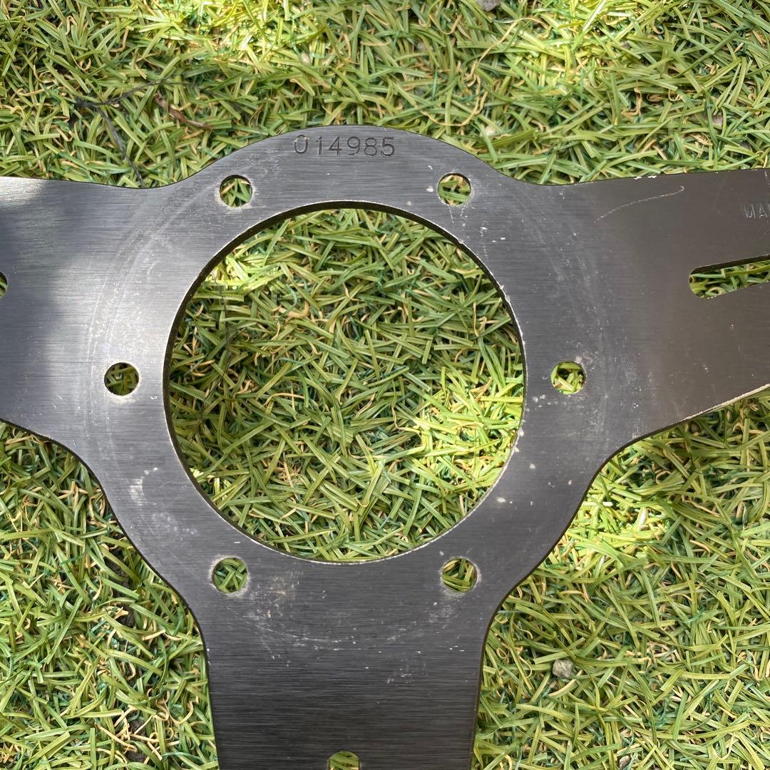 ナルディ？ 3本スポーク ステアリングホイール