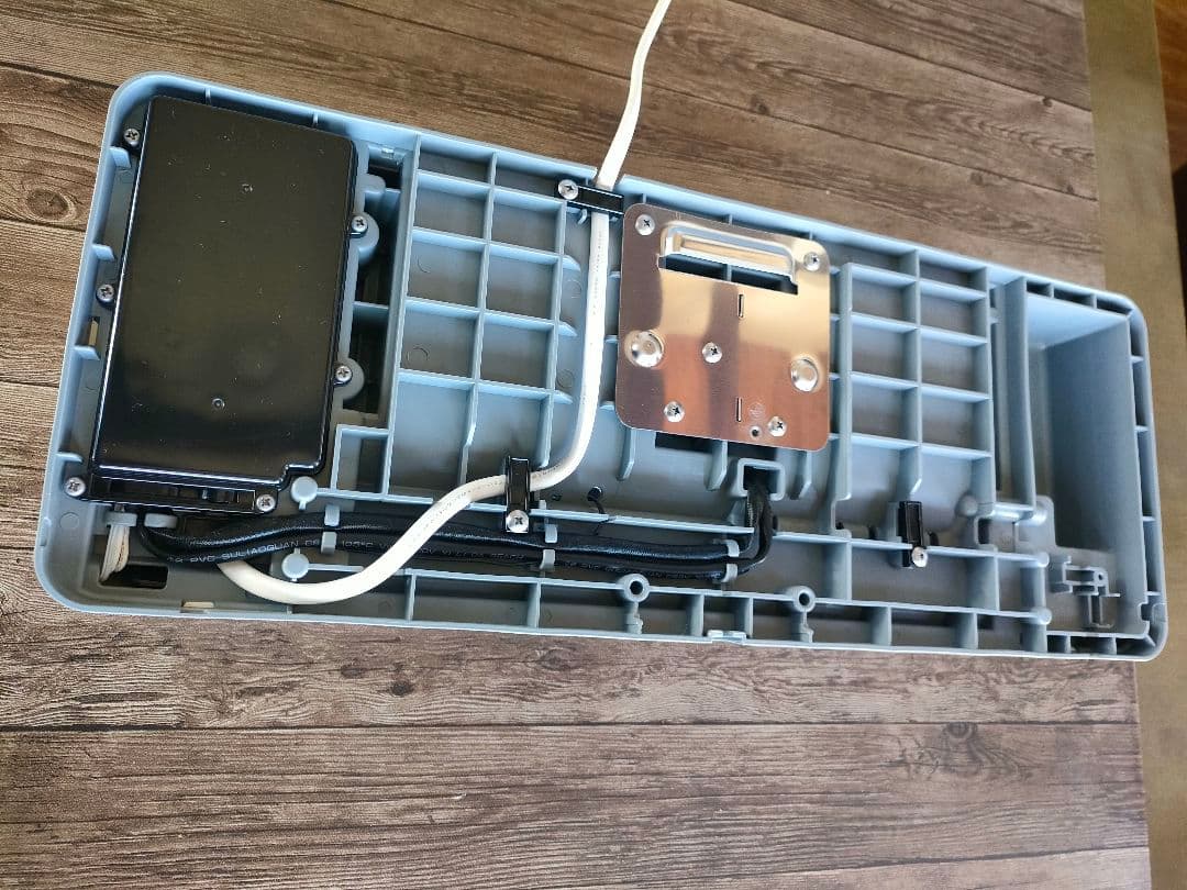 美品　高須産業 人感センサー付　壁掛け式遠赤外線ヒーター SDG-1200GSM