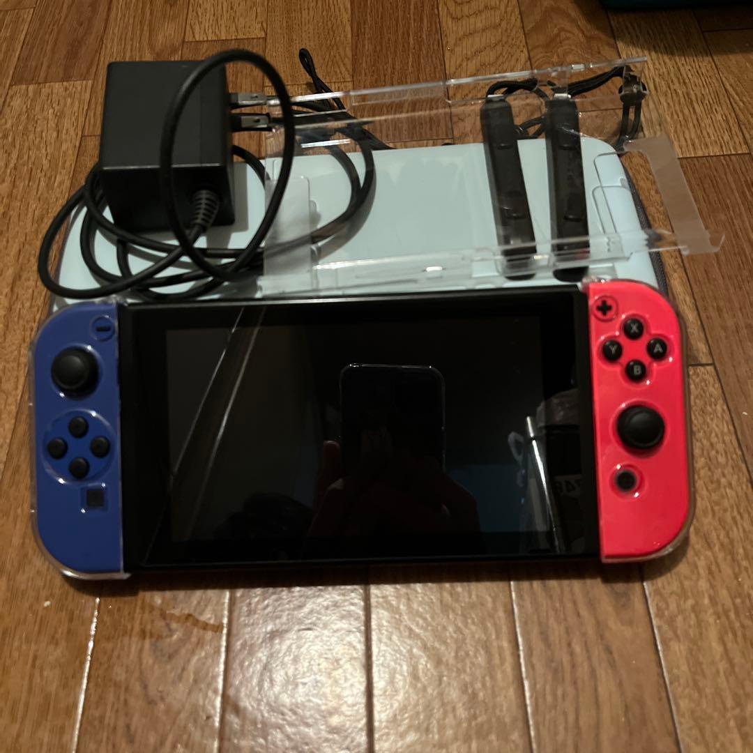 Nintendo Switch本体、充電器、Switchケース付き【最低価格！】