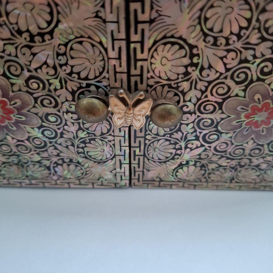 韓国　螺鈿貝殻細工 花模様の装飾箱