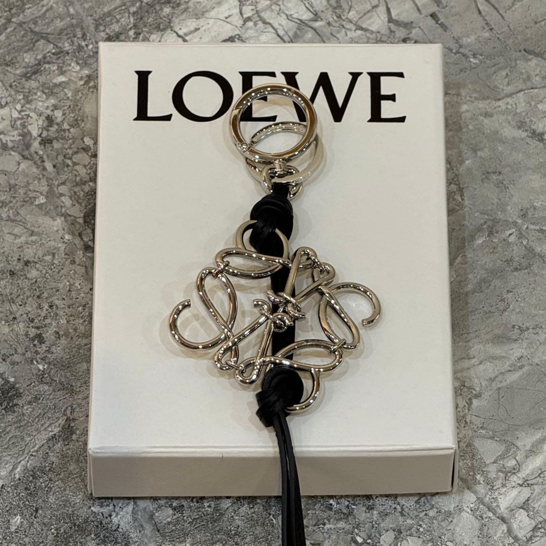 コトラLOEWE ロエベ メタリック アナグラム チャーム キーリング