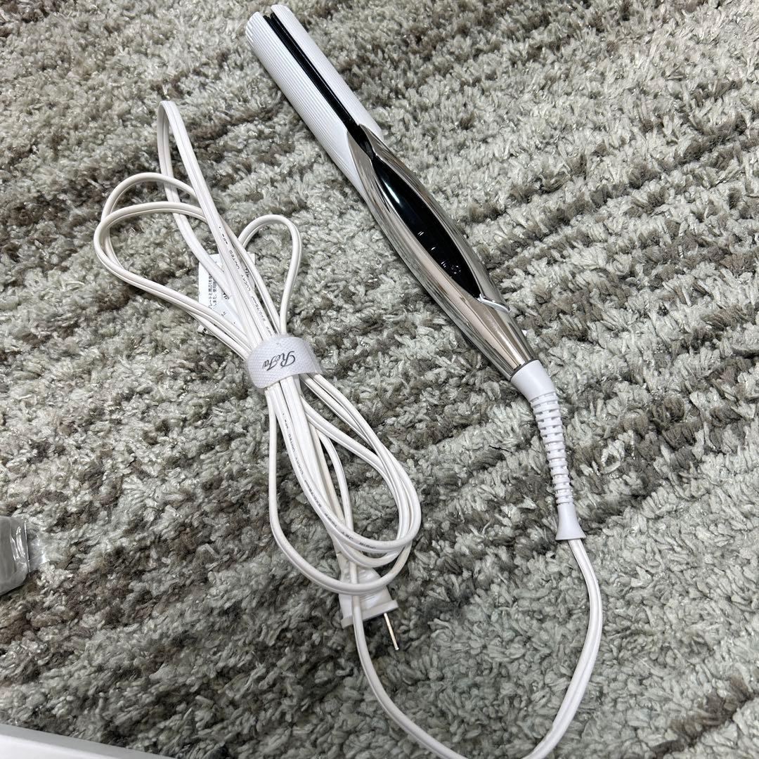 リファビューテック　ストレートアイロン　ホワイト