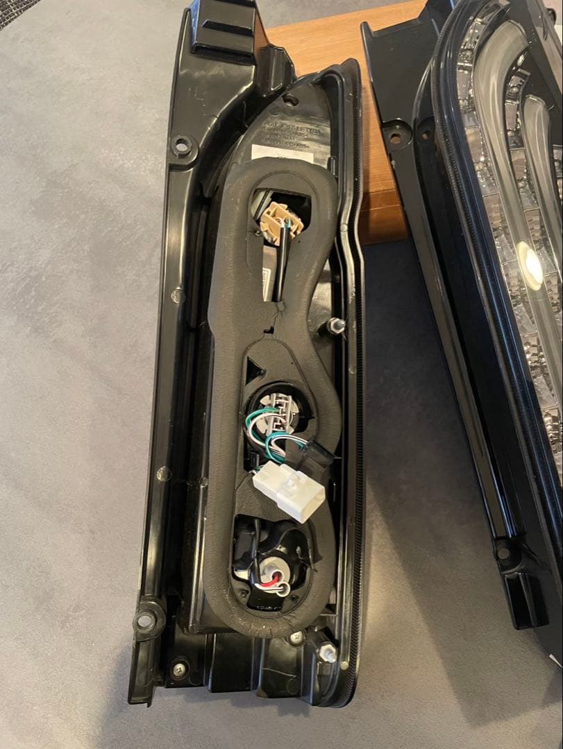 ハイエース1〜6型対応 FLEX 煌ブラック レッドテールランプ美品