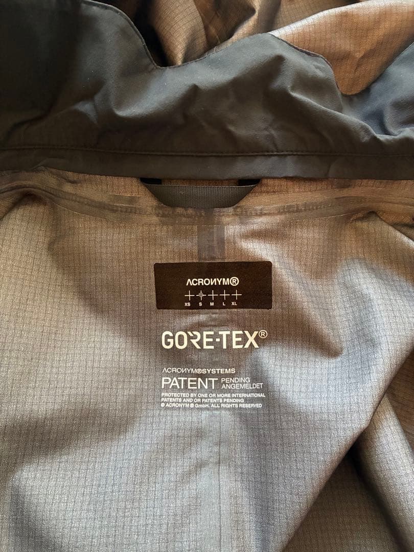 ACRONYM J1A 2.2 GORE-TEX 3レイヤー Sサイズ