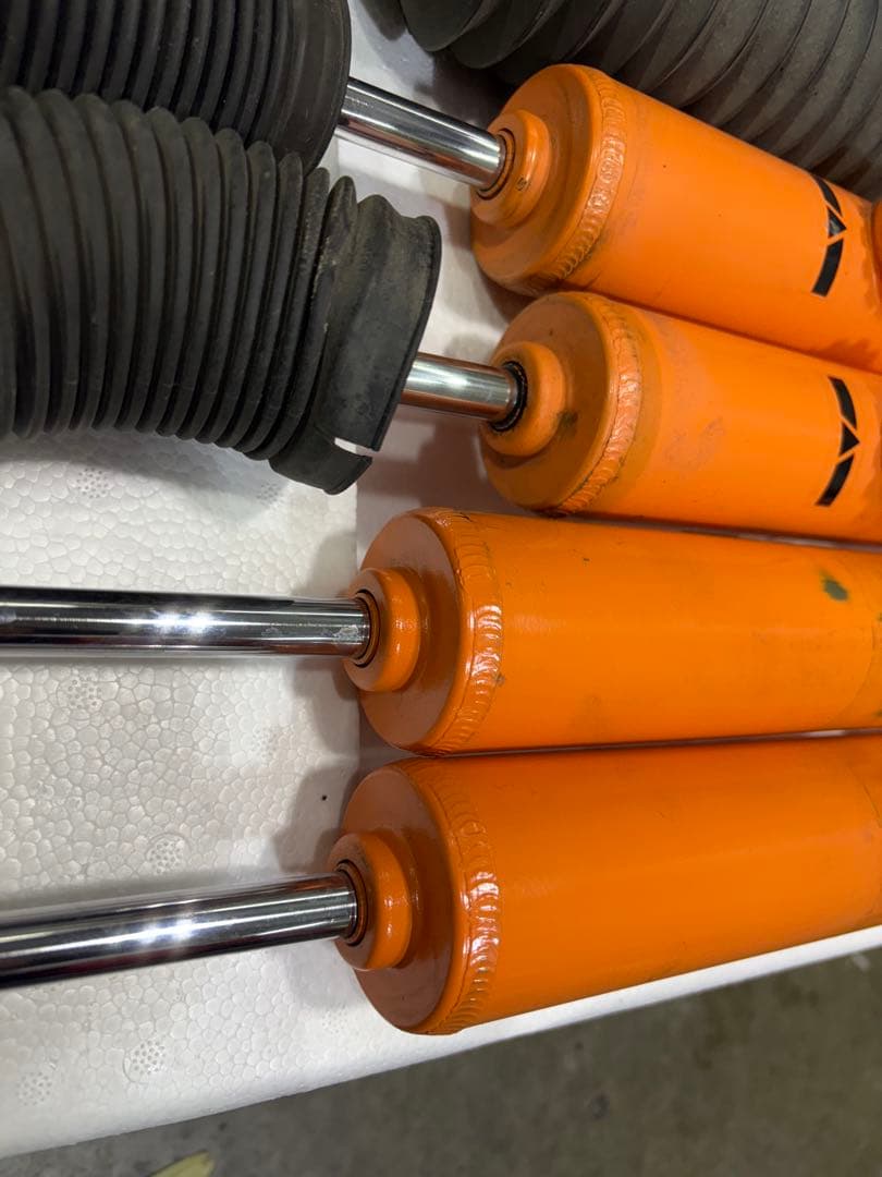 ハイエース 用ユーアイビークル コンフォートRショックアブソーバー中古取り外し品