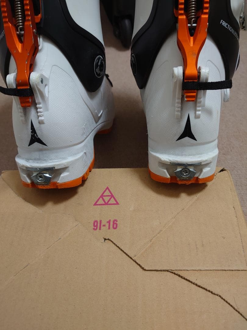 アトミック兼用スキーブーツ