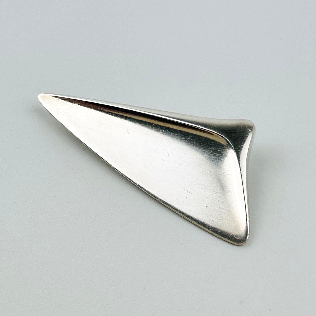 【クリーニング済】ジョージジェンセン シルバー925 三角形 ブローチ ロゴ