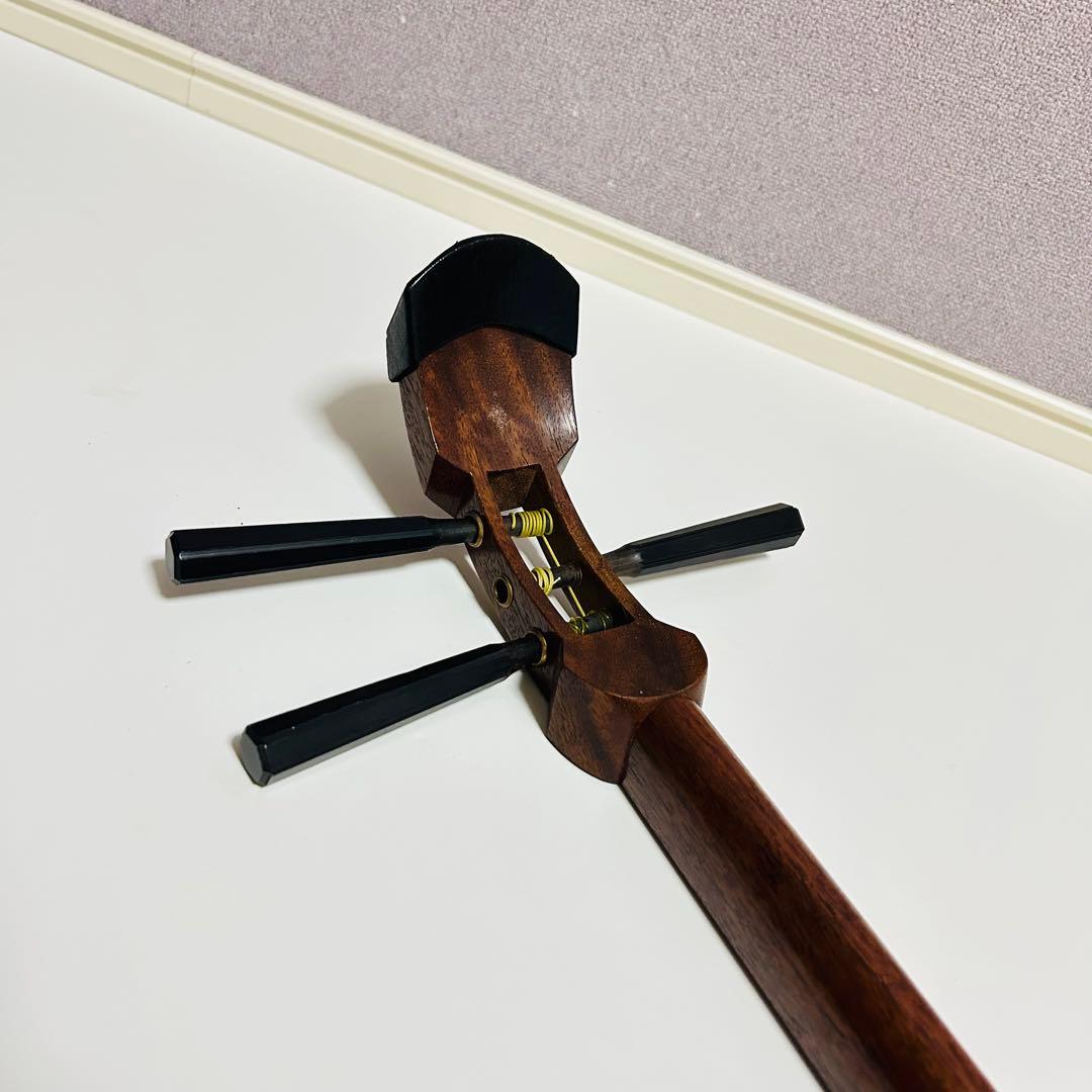 【超高級 美品】三味線 中棹 紅木 プロ仕様 正寸 天然皮 付属品多数あり