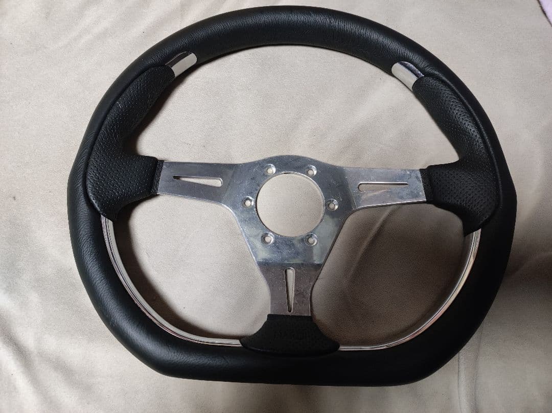 い*か様 希少　NARDI　カリスタ？　FET刻印　イタリア　　D型　ホーンボタ