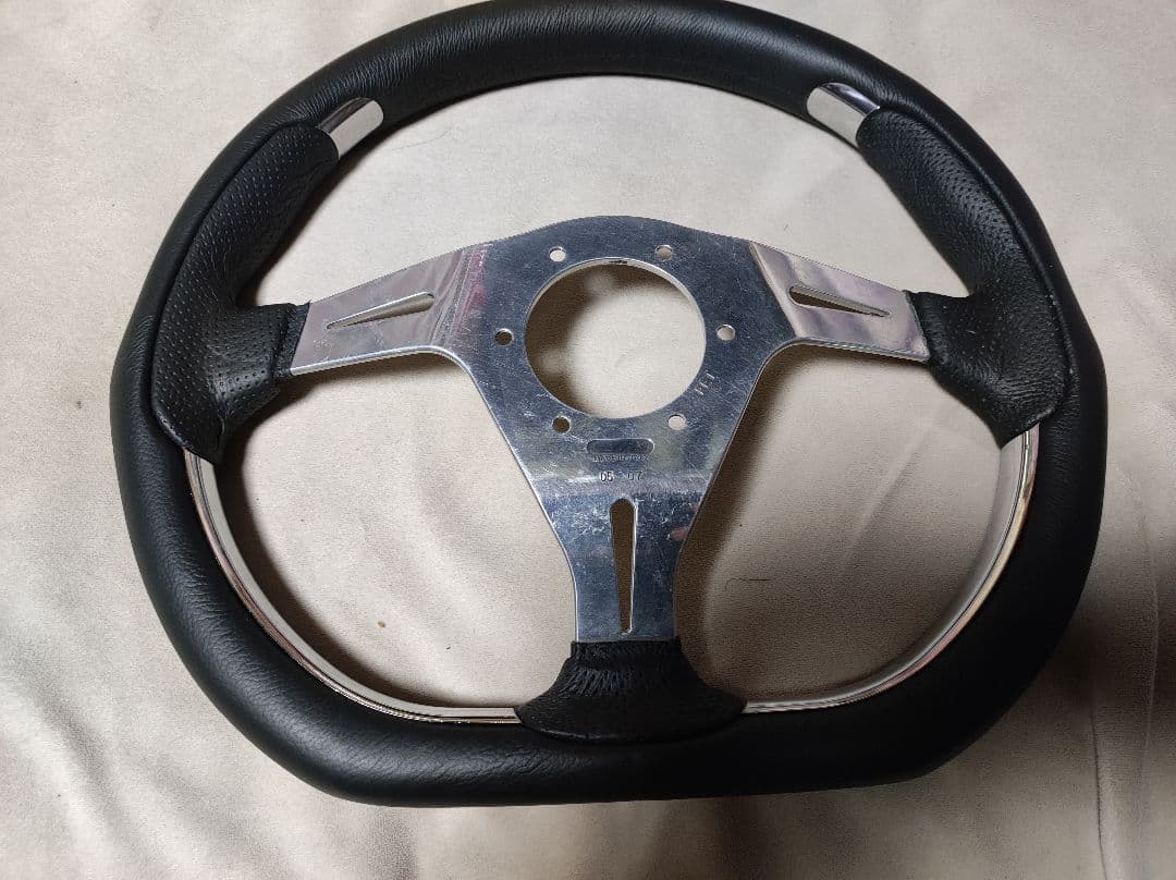 い*か様 希少　NARDI　カリスタ？　FET刻印　イタリア　　D型　ホーンボタ