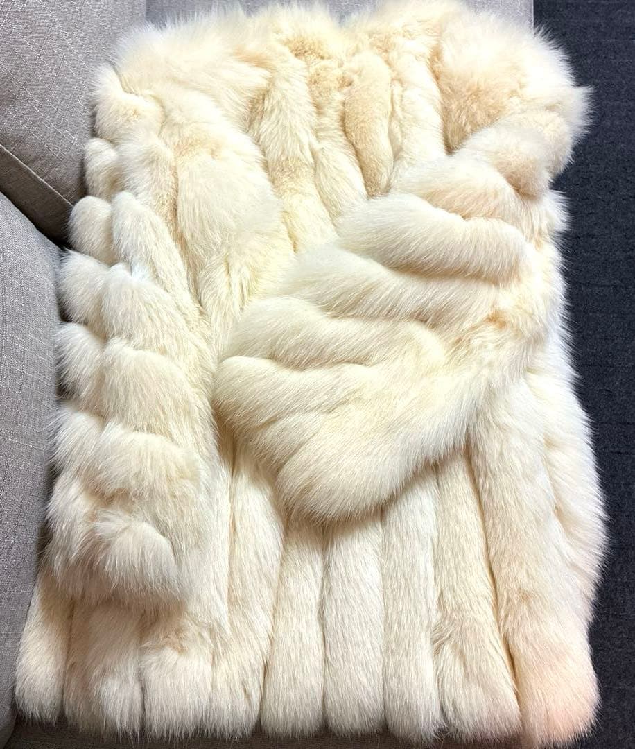 【美品】クリーム色の毛皮コート、毛皮　Elegance Fur ファーコート