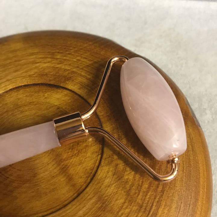 ★厳選NEW★お顔✳︎首筋マッサージ【ローズクォーツ♡天然石美顔ローラー】❤️