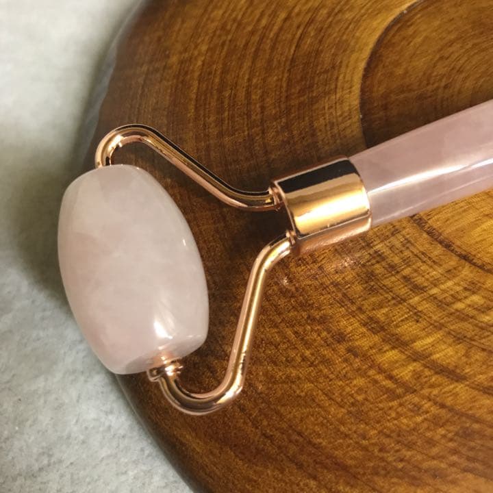 ★厳選NEW★お顔✳︎首筋マッサージ【ローズクォーツ♡天然石美顔ローラー】❤️