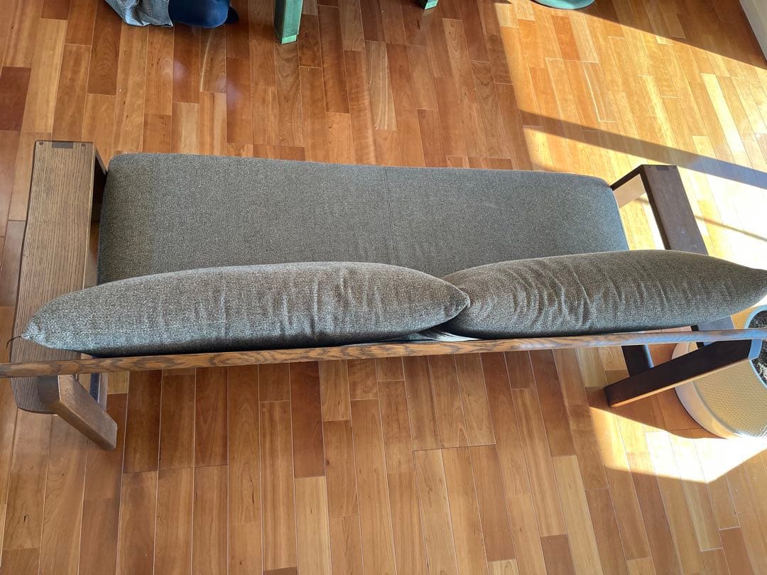 シンプルな木製2人掛け、3人掛けソファ