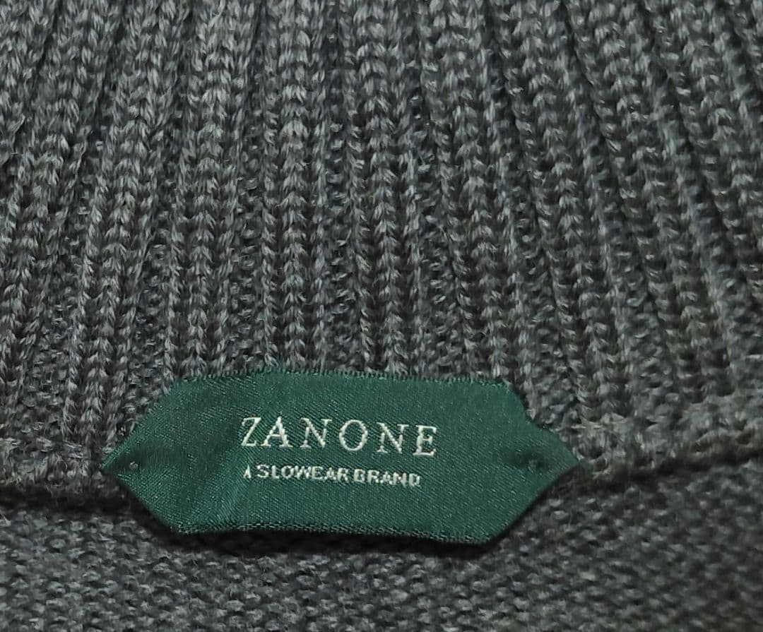 ザノーネ　グレー ボタン付きカーディガン