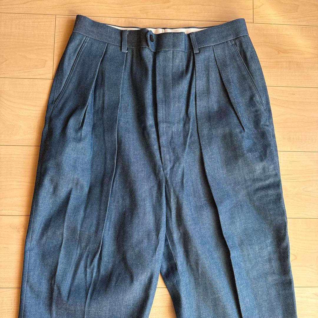 パンツ INTERIM DENIM 2-TUCK WIDE TAPERED SLACKS