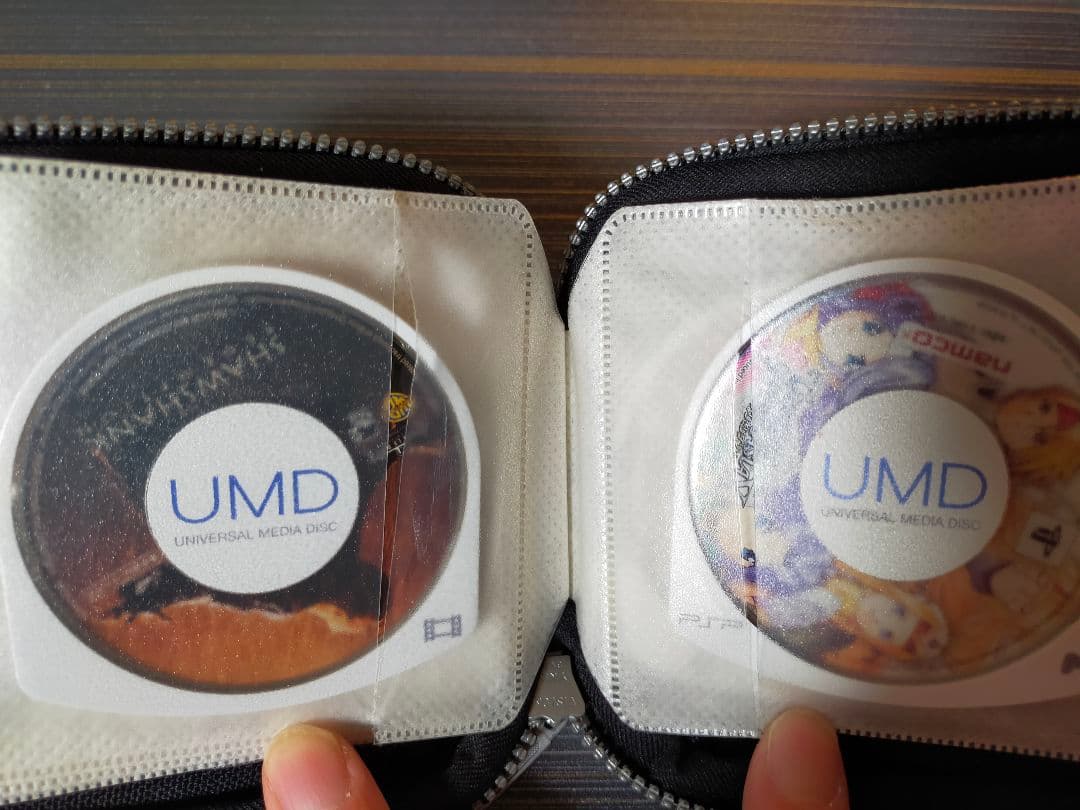 PSP 本体&ソフト4本&映画1本　画面接続ケーブル　メモリ数個　GPSアダプタ