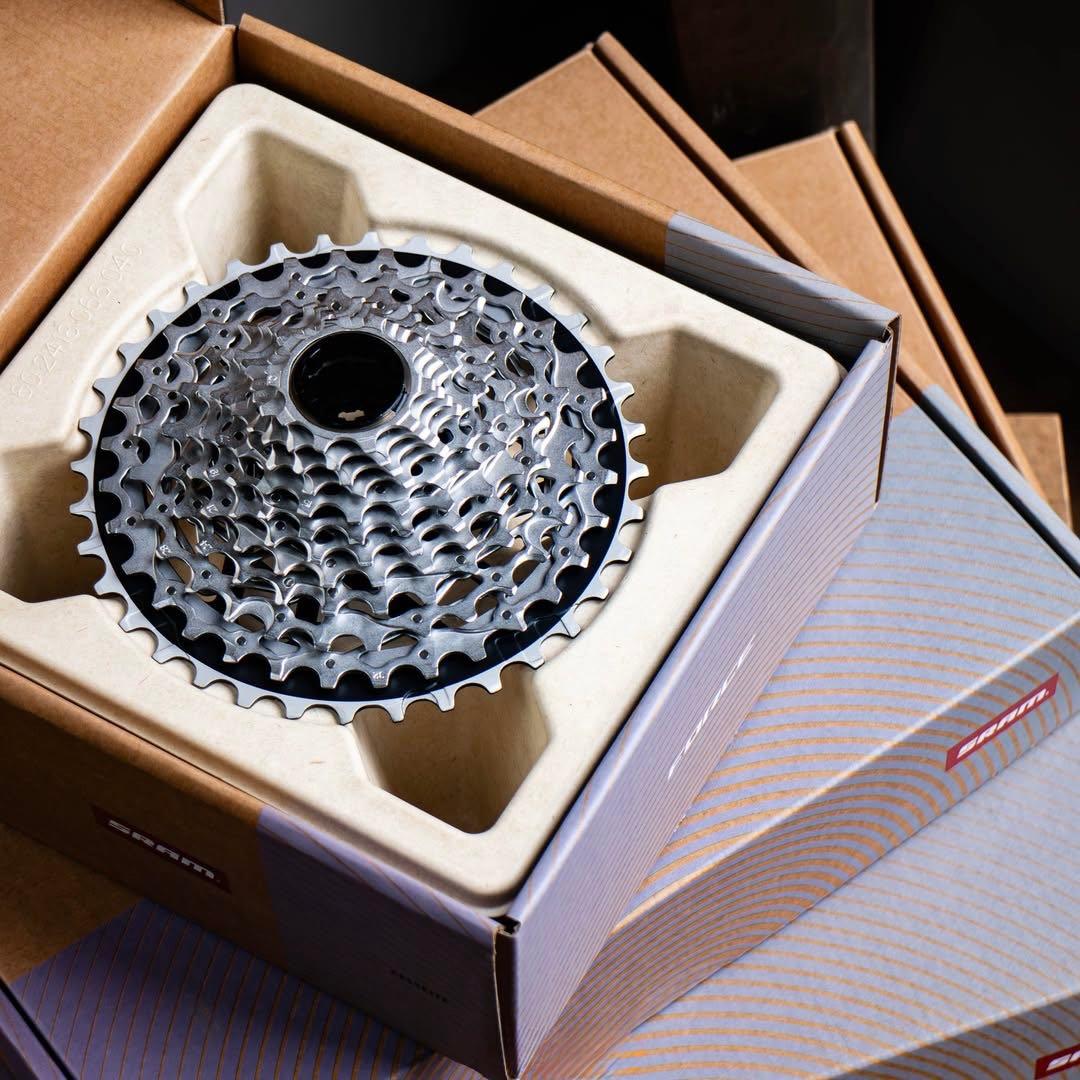 SRAM Force E1 サイクリングコンピュータを含む完全パッケージ