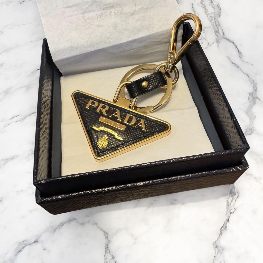 【美品】【人気】PRADA サフィアーノレザー キーホルダー