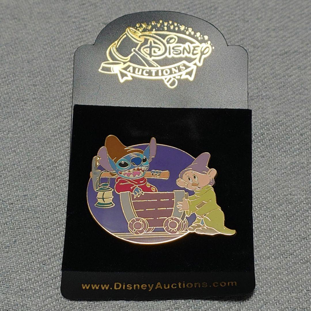 【レア】DisneyAuctions スティッチ 七人のこびと柄 ピンバッジ
