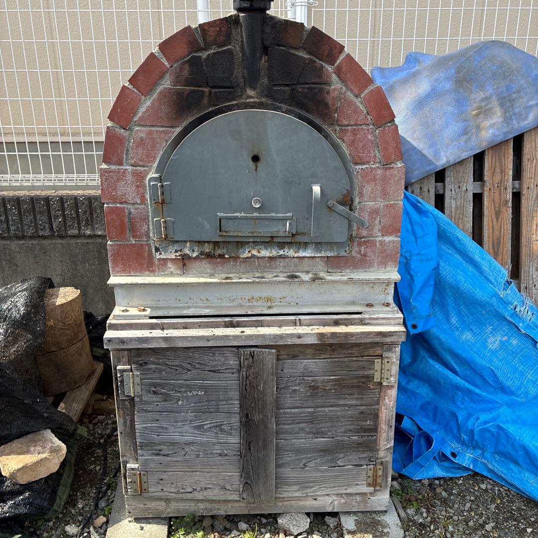 耐火レンガ製の大型ピザ窯