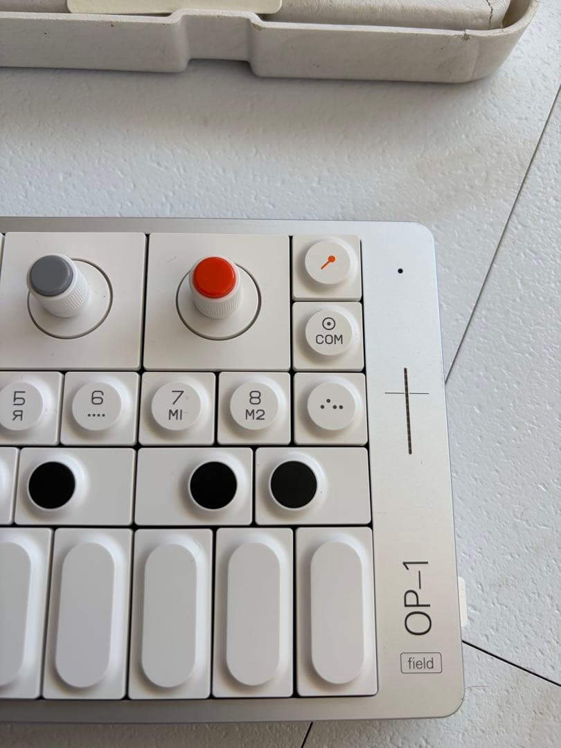 【超美品】Teenage Engineering OP-1 Field カバー付