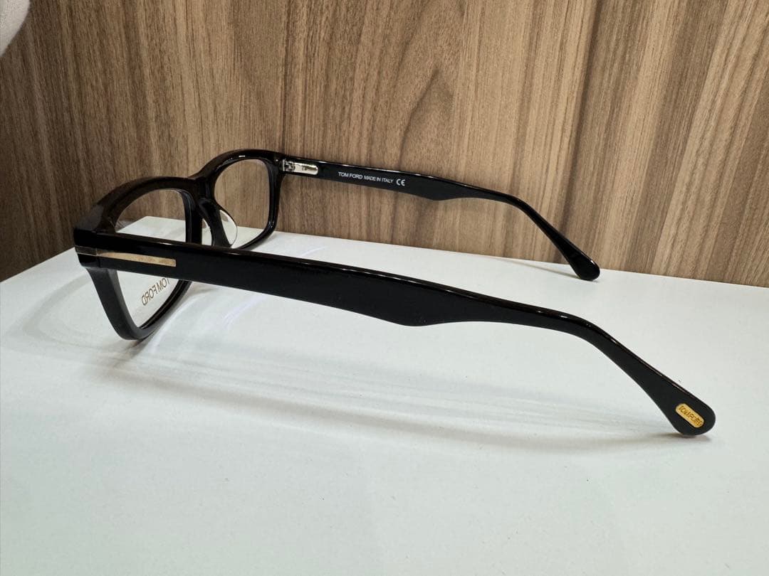 トムフォード　サングラス　TF5146　001　箱付き