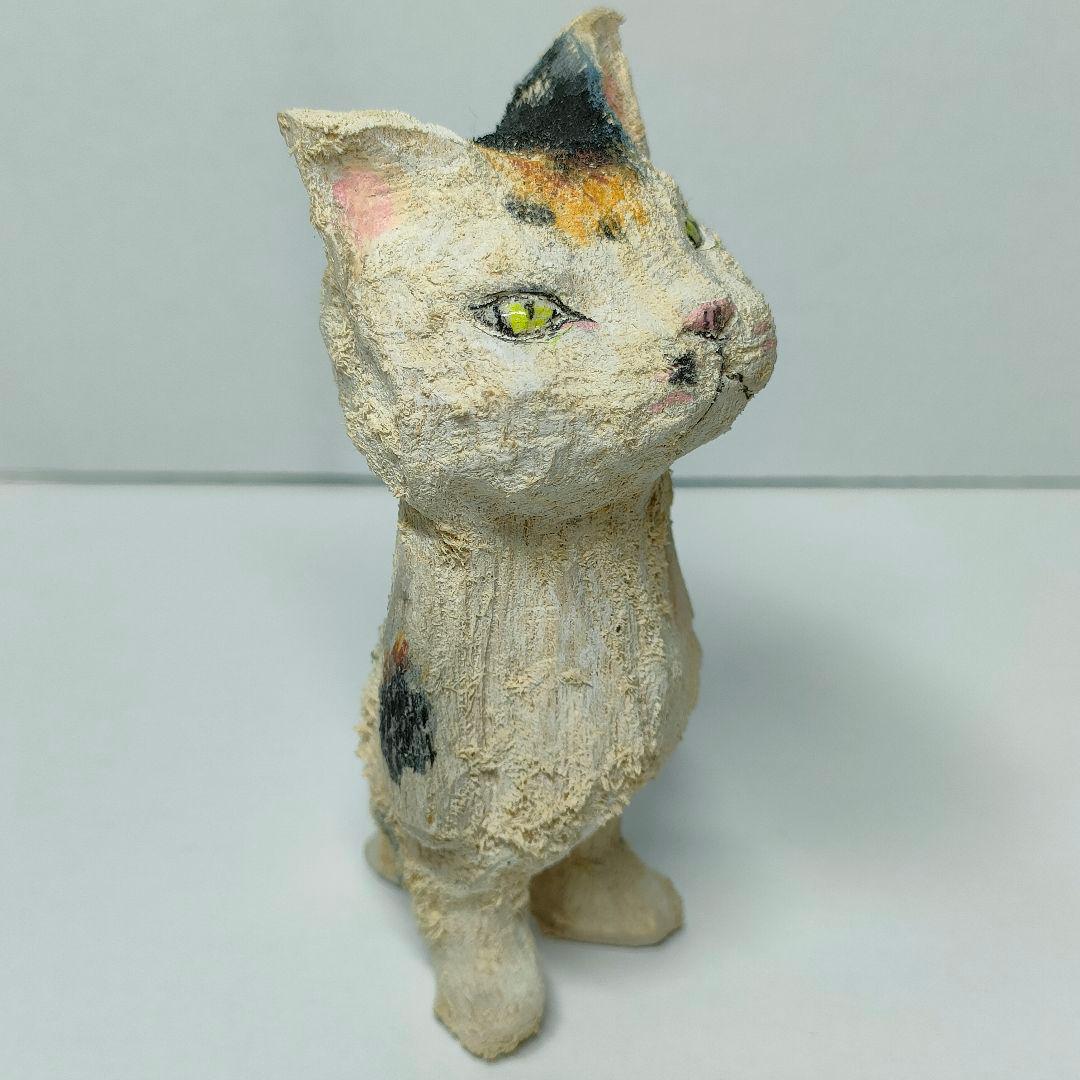 usaneko　戸川五十生　tiny cats 　樟にアクリ猫の木製彫刻