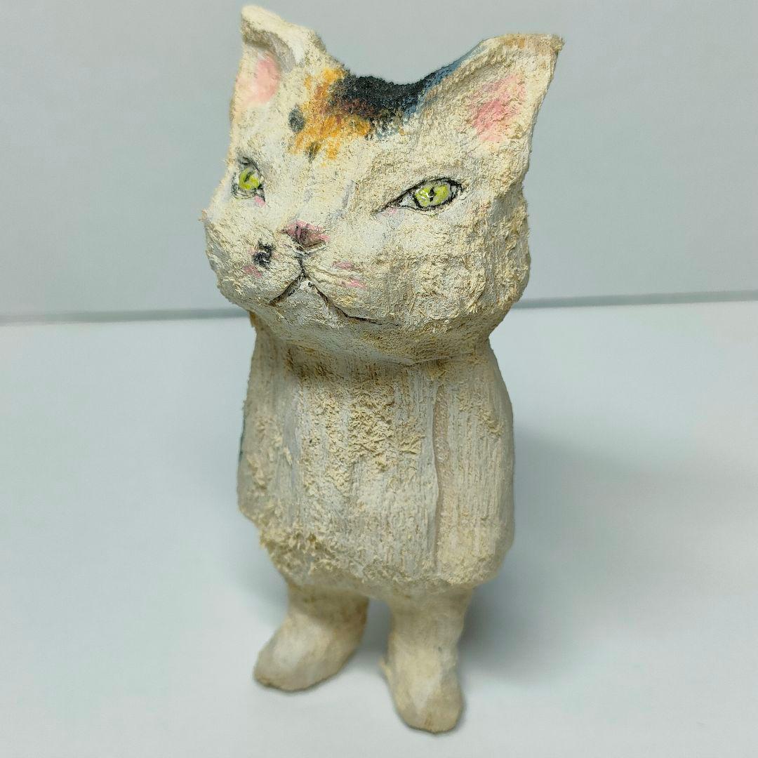 usaneko　戸川五十生　tiny cats 　樟にアクリ猫の木製彫刻