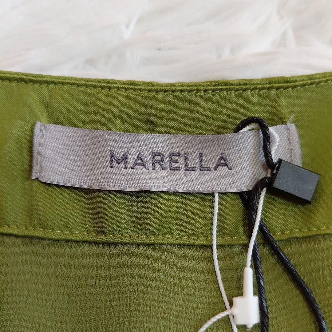 タグ付き✨マレーラ　ワンピース　サテン Vネック光沢【大きいサイズ42】