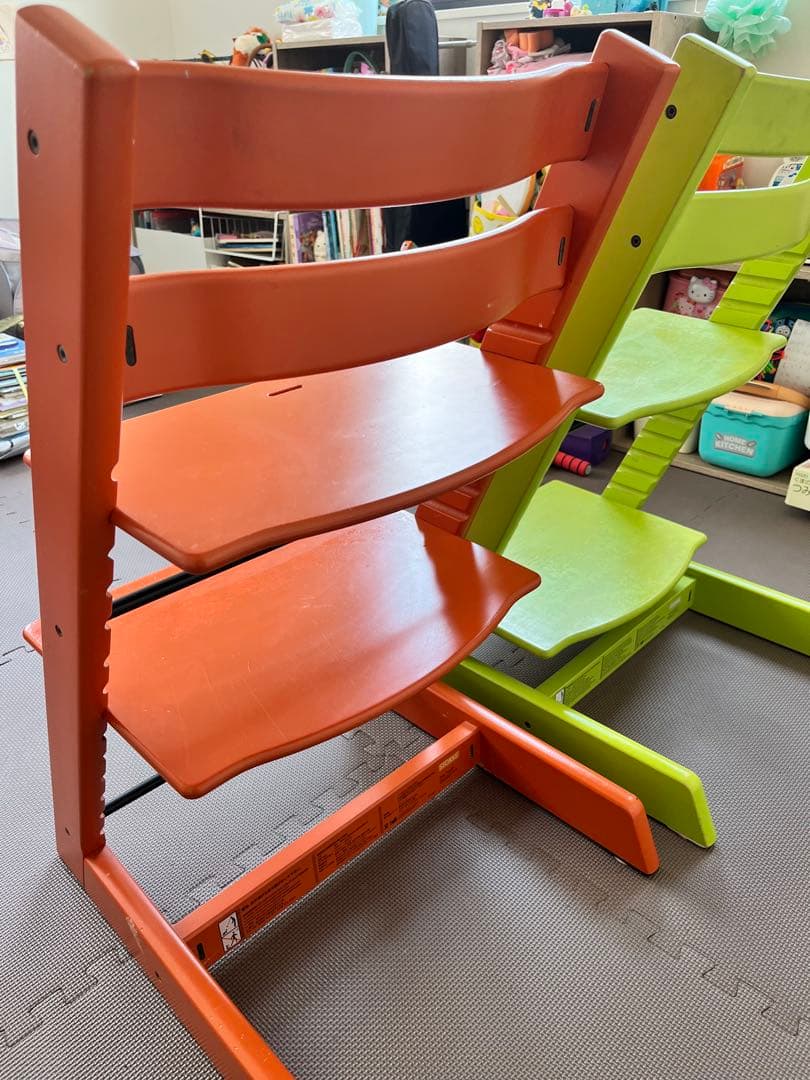 STOKKE ストッケ　トリップ トラップ　グリーンとオレンジのチェア