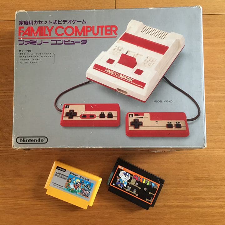 Nintendo ゲーム機本体 ファミリーコンピューター 四角ボタン