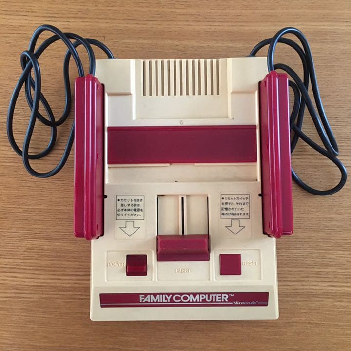 Nintendo ゲーム機本体 ファミリーコンピューター 四角ボタン