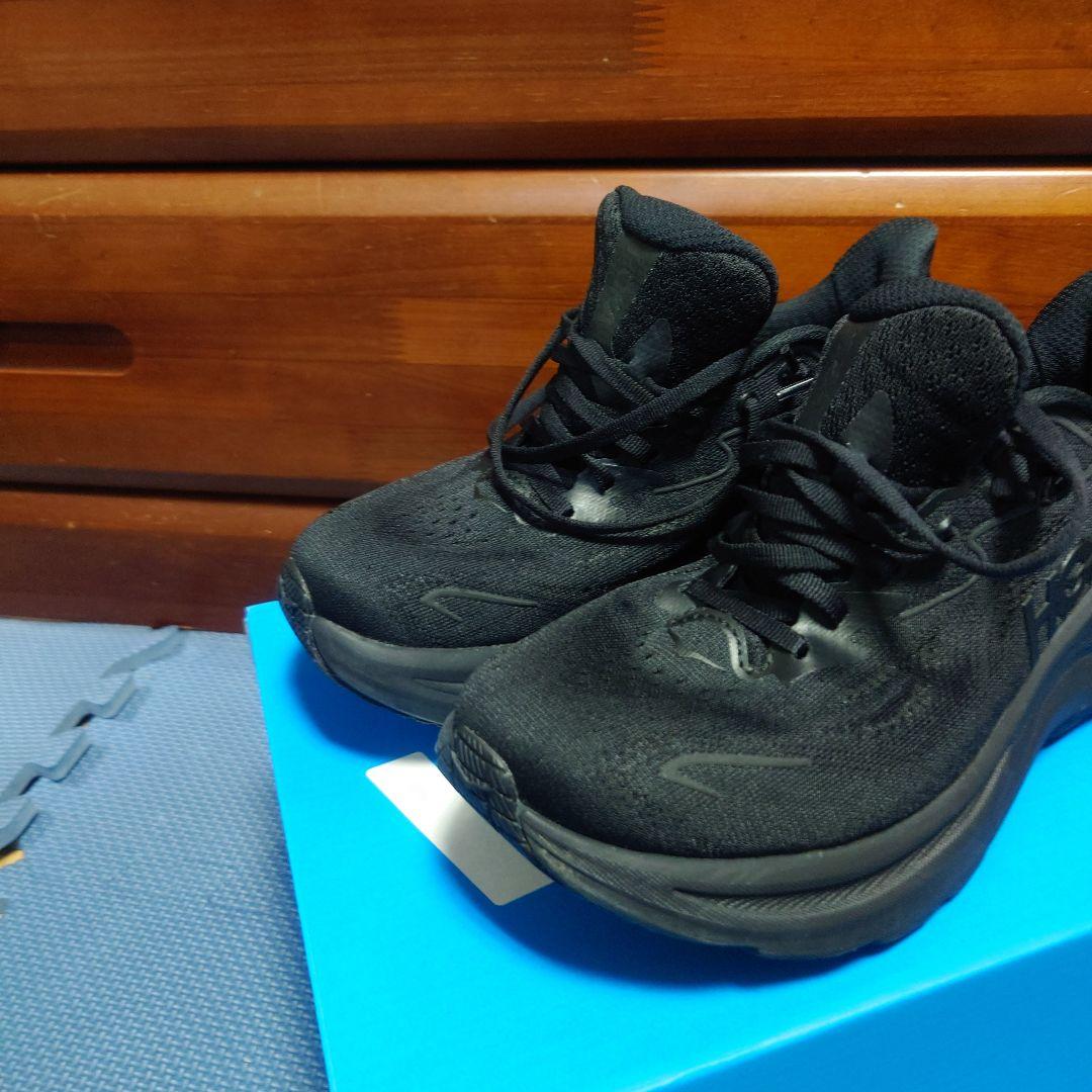 HOKA ONE ONE　クリフトン10