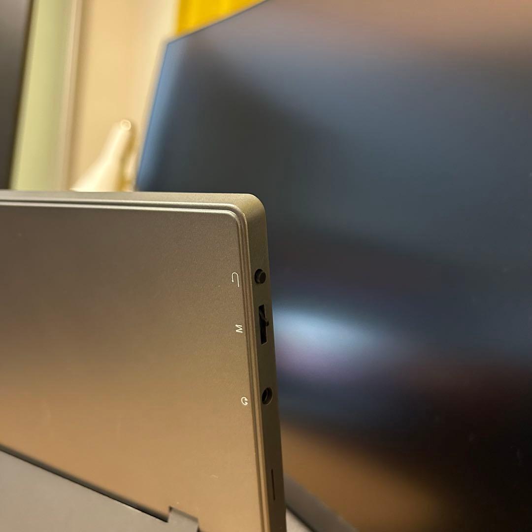 モバイルモニター！15インチ、 4K 、タッチペン対応 ！