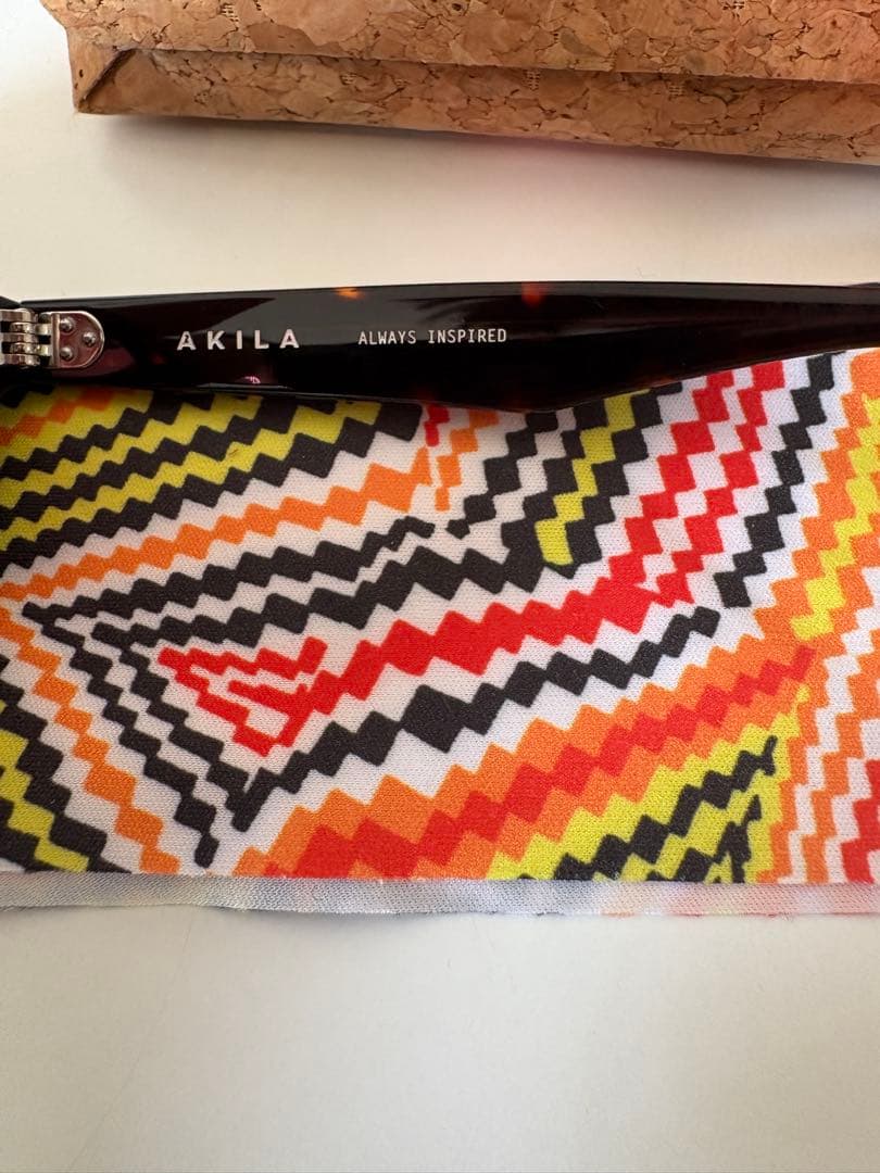 AKILA アキラ　LOGOS サングラス　レッド　赤レンズ