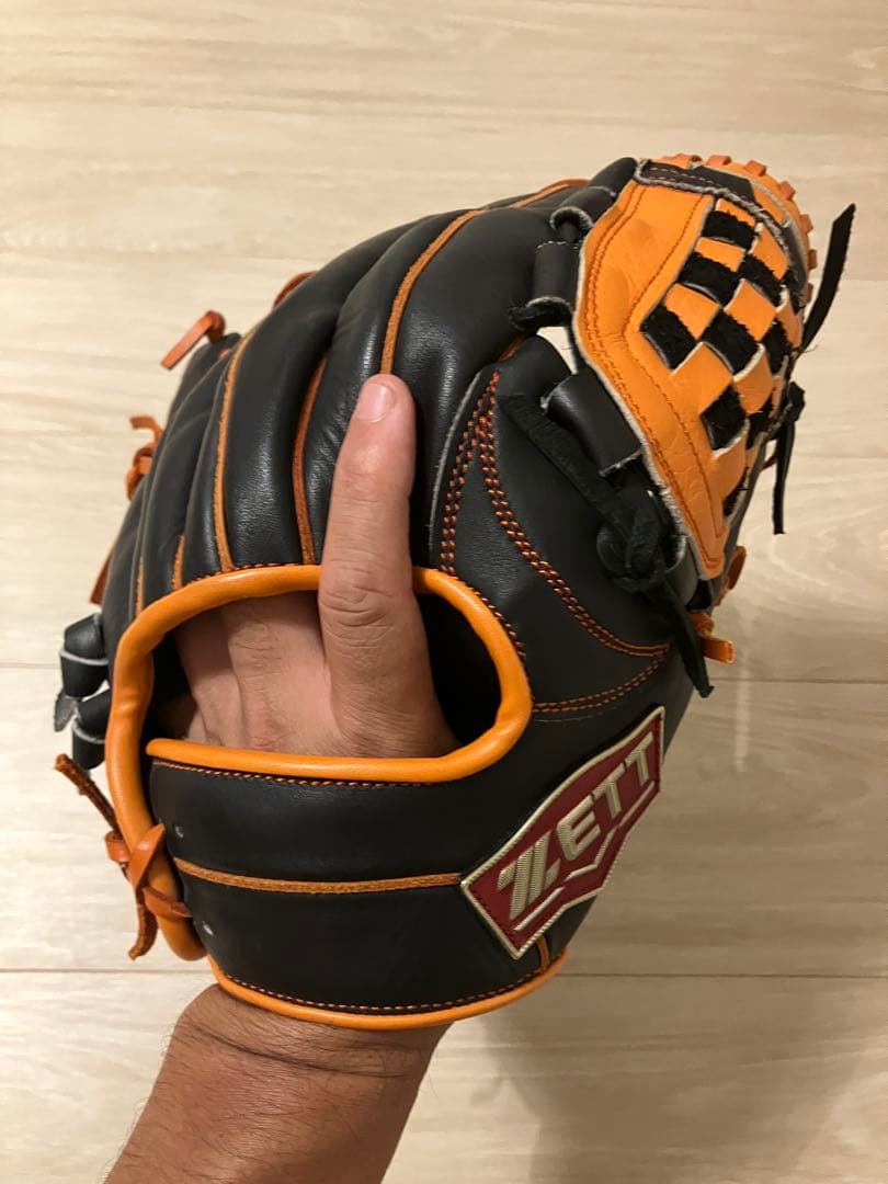 【値下げ中】ZETT 硬式用グローブ 黒/オレンジ 源田モデル