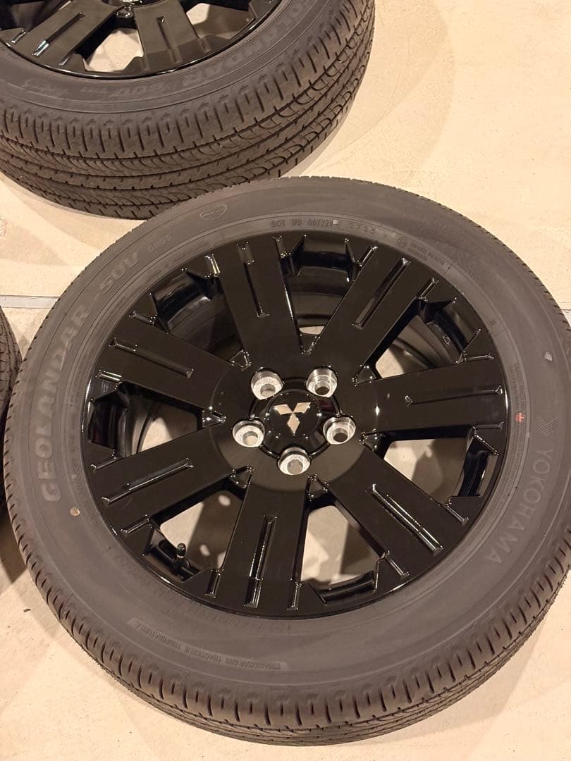 【はなちゃん様専売】デリカd5シャモニー純正タイヤ4本セット【新車外し】