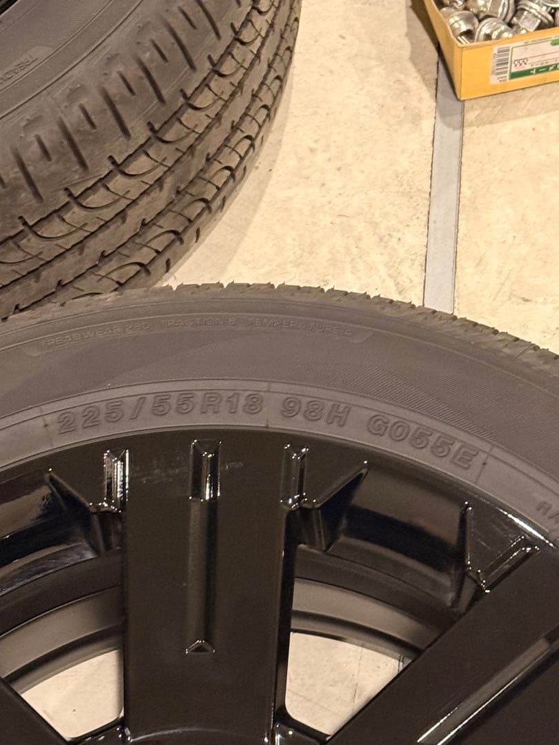 【はなちゃん様専売】デリカd5シャモニー純正タイヤ4本セット【新車外し】