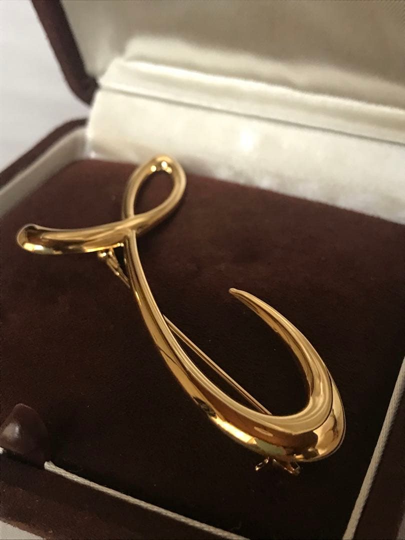 ミキモト　イニシャルブローチ　k18 18k18金 ウノアエレ好きな方にも