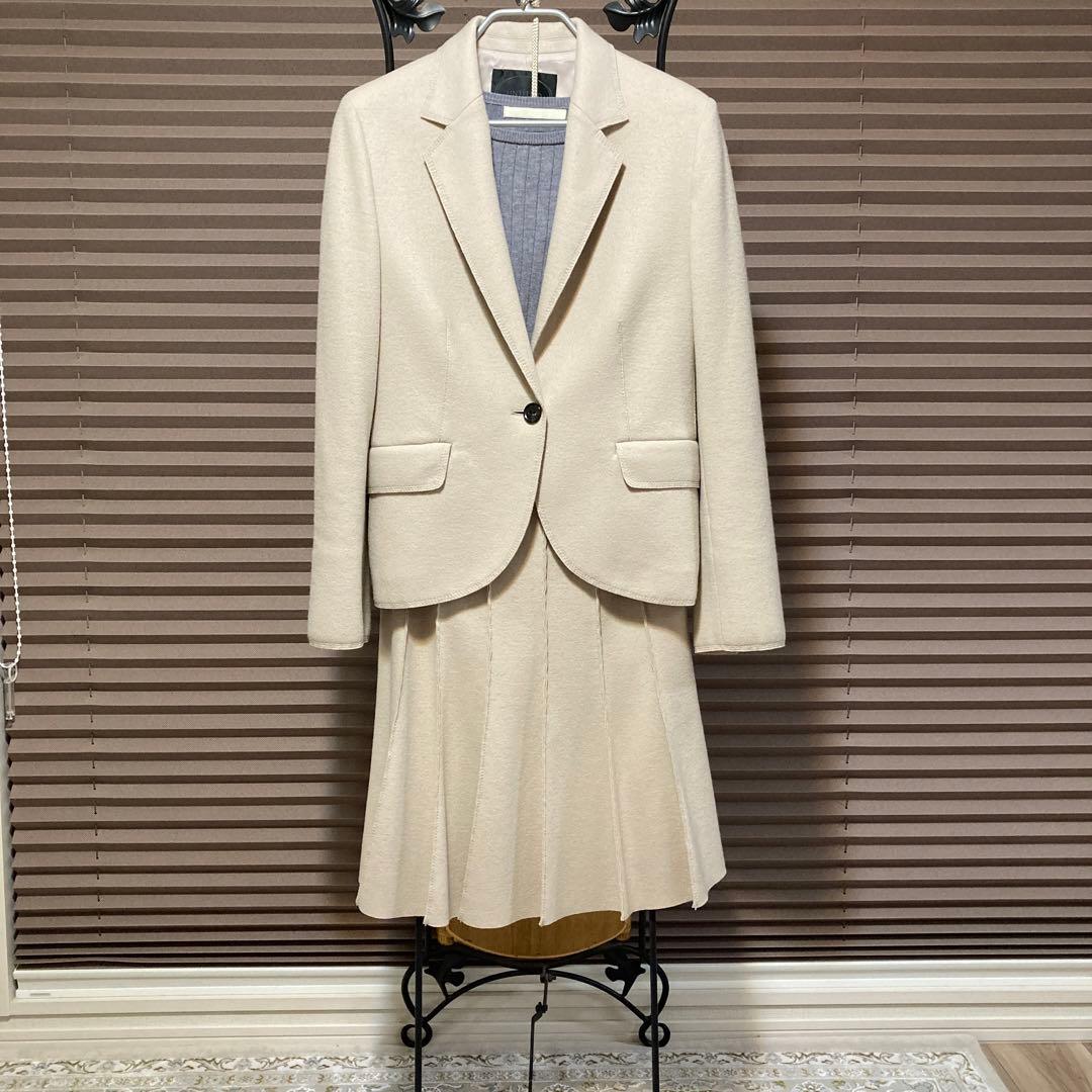 スーツ　アンタイトル　ベージュ　卒園入学　フォーマル