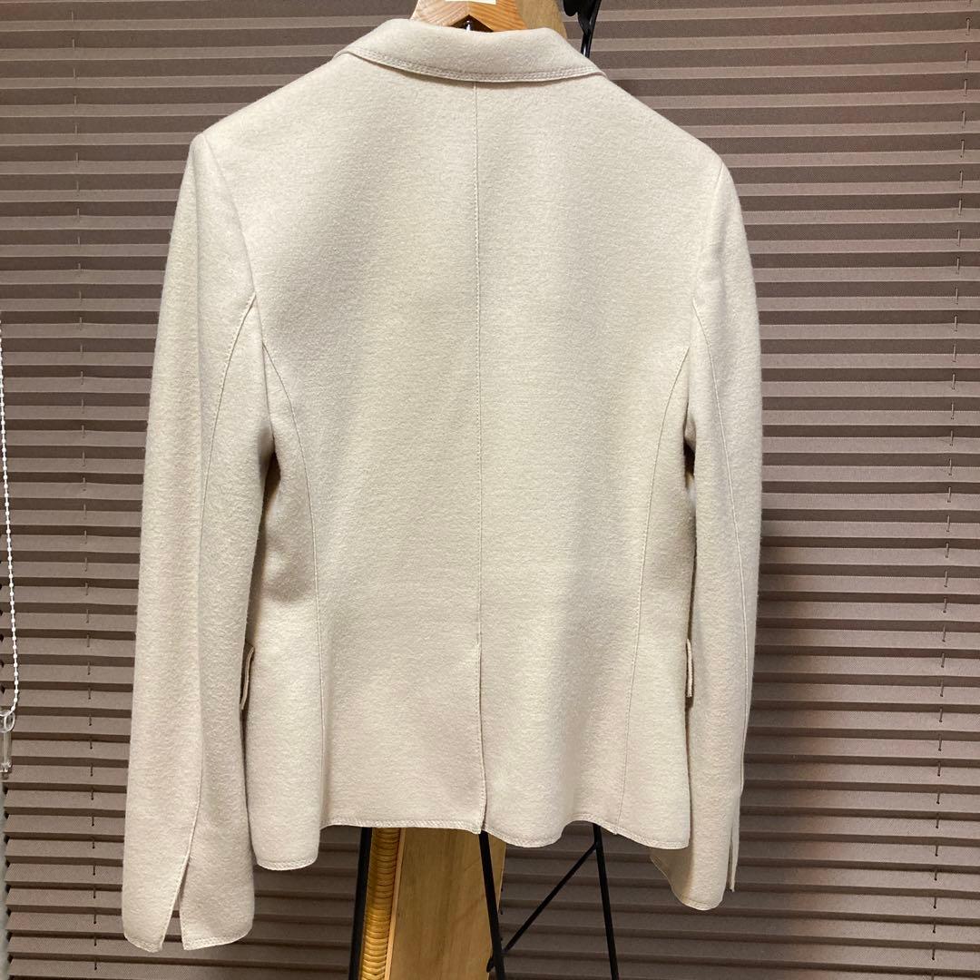 スーツ　アンタイトル　ベージュ　卒園入学　フォーマル