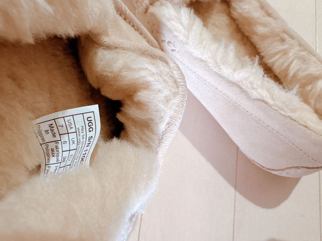 未使用UGG アグ　ベージュ スエード モカシン　ムートン