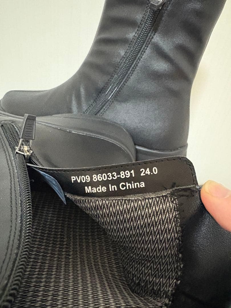 fitfit ブラックショートブーツ 内側ジッパー付き　24.0㎝ 新品同様