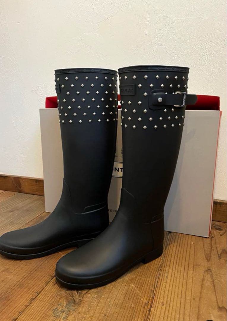 HUNTER スタッズ付き ブラックレインブーツ おしゃれ 梅雨時期にぴったり⭐︎