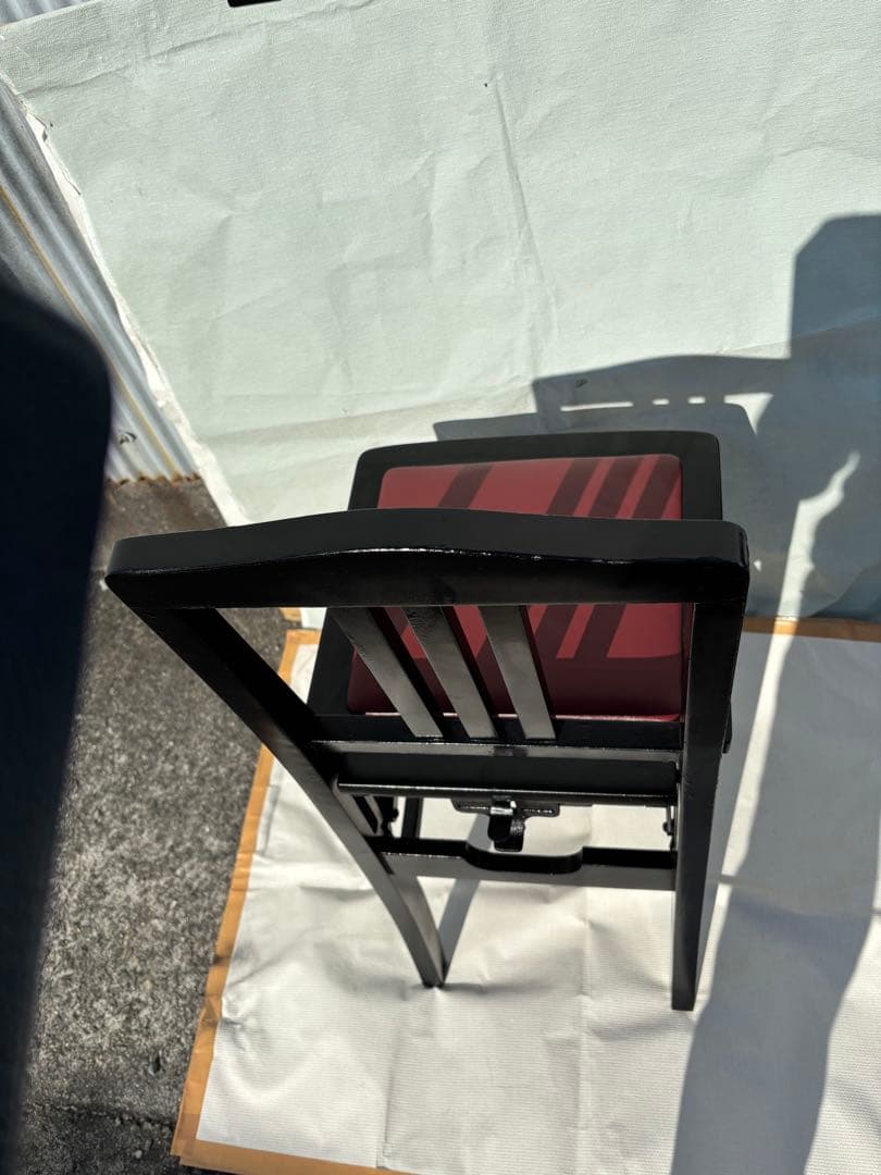 背もたれ付ピアノ椅子　足部フェルト付き　座面新品比較的きれい　スラットバック椅子