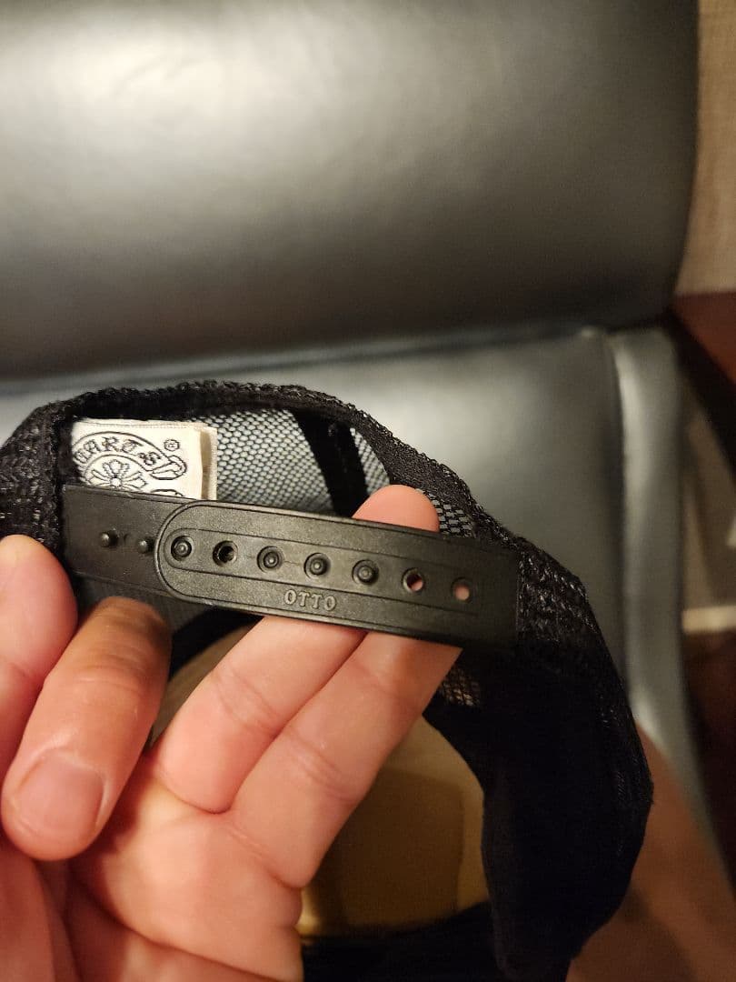 CHROME HEARTS トラッカーキャップ ホワイト/ブラック　破れ有り